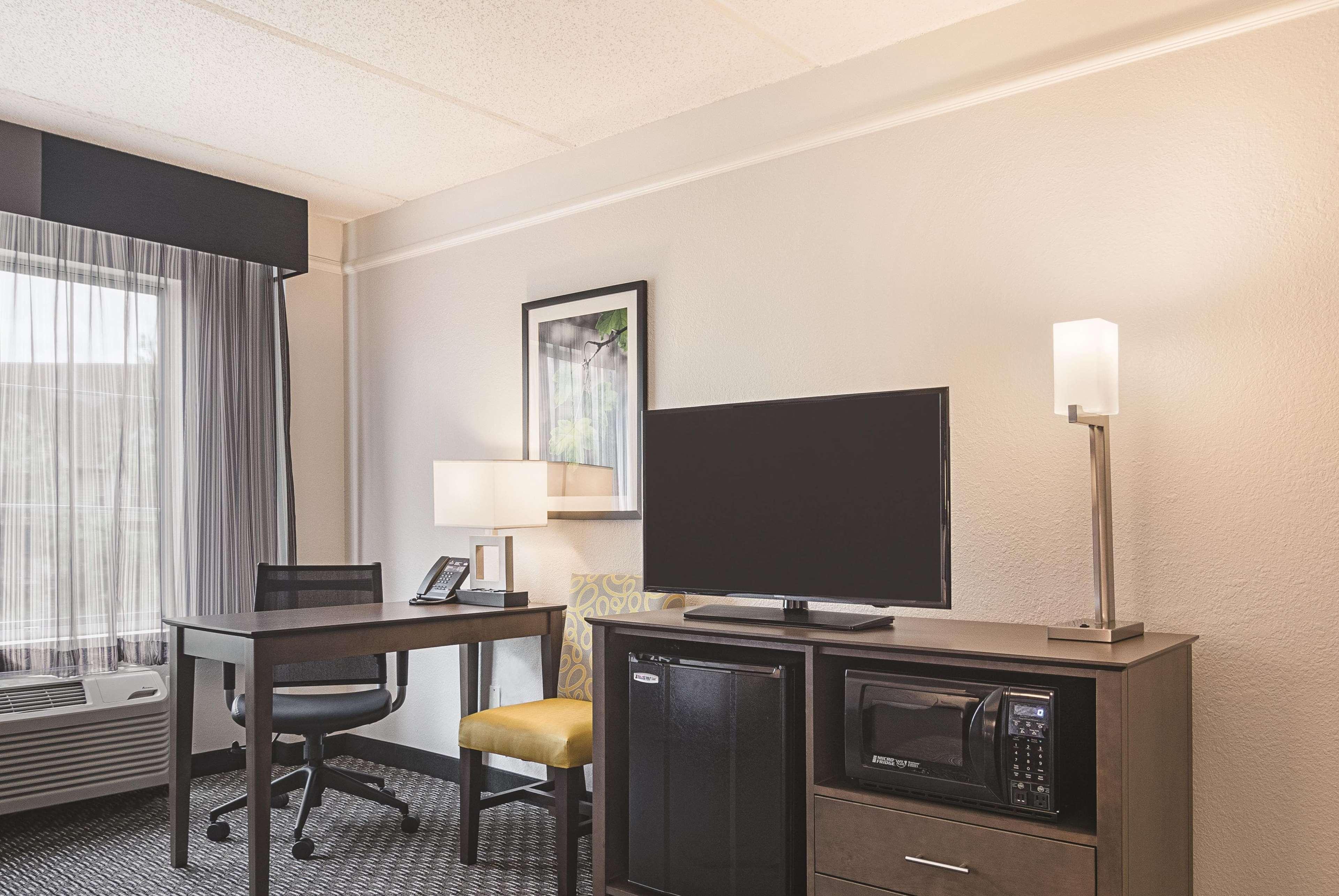 La Quinta By Wyndham Atlanta Perimeter Medical Hotell Sandy Springs Exteriör bild