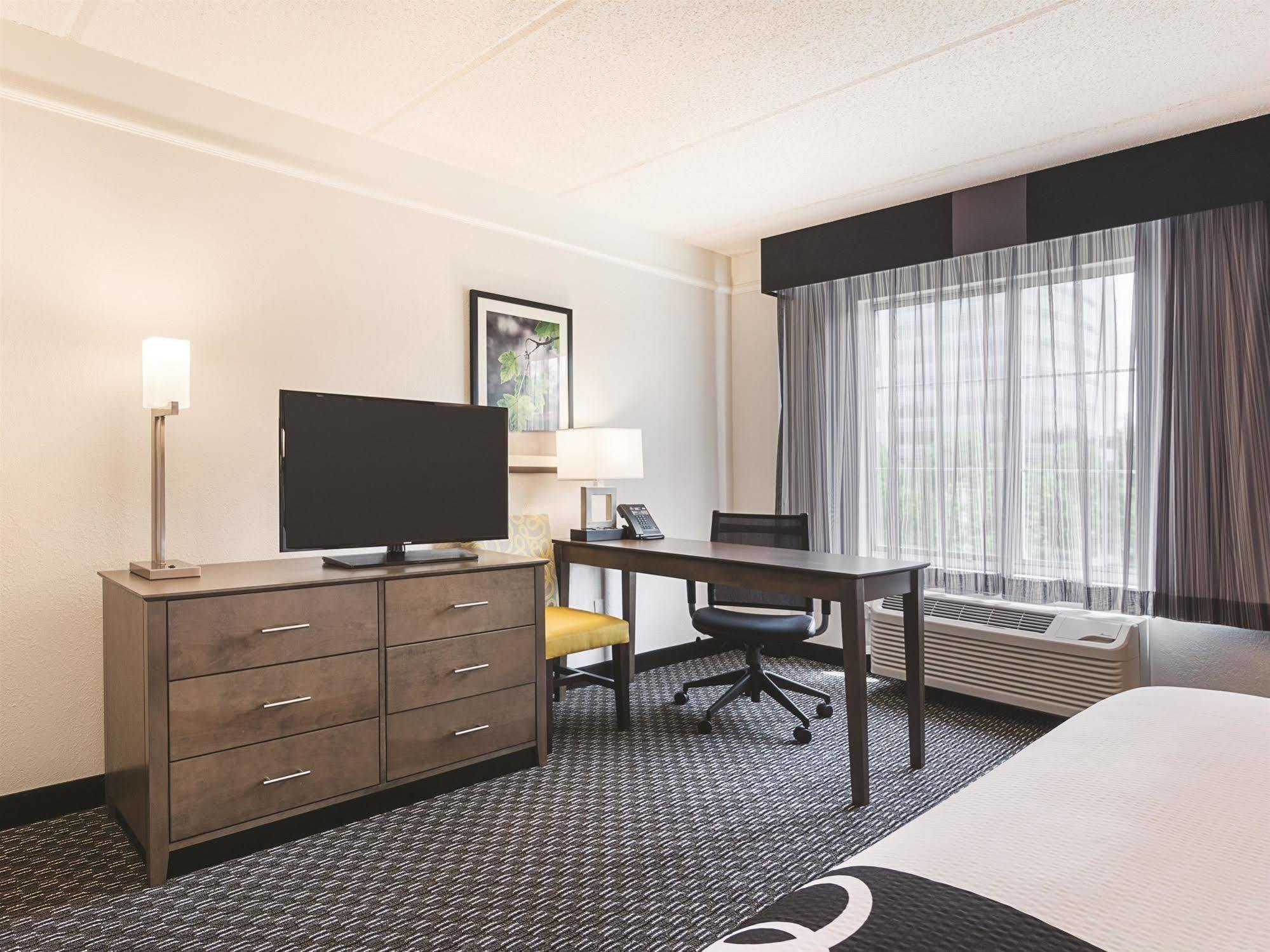 La Quinta By Wyndham Atlanta Perimeter Medical Hotell Sandy Springs Exteriör bild