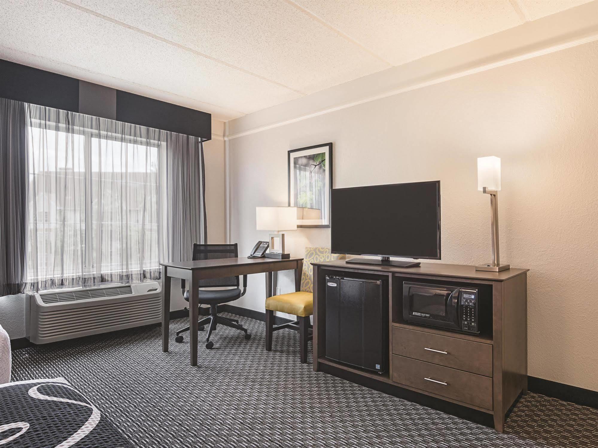 La Quinta By Wyndham Atlanta Perimeter Medical Hotell Sandy Springs Exteriör bild